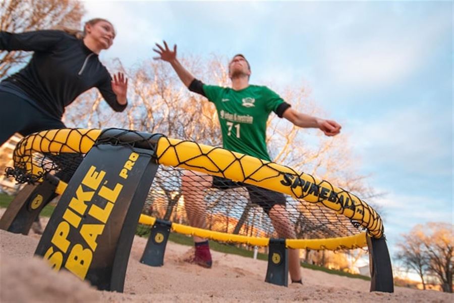Opdag den populære sport: Spikeball
